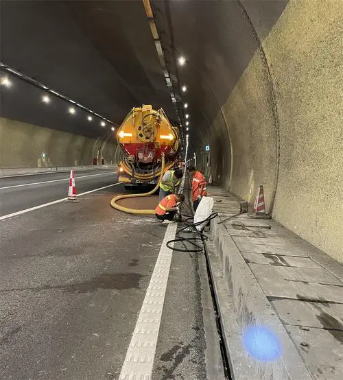 西夏隧道排水渠清淤